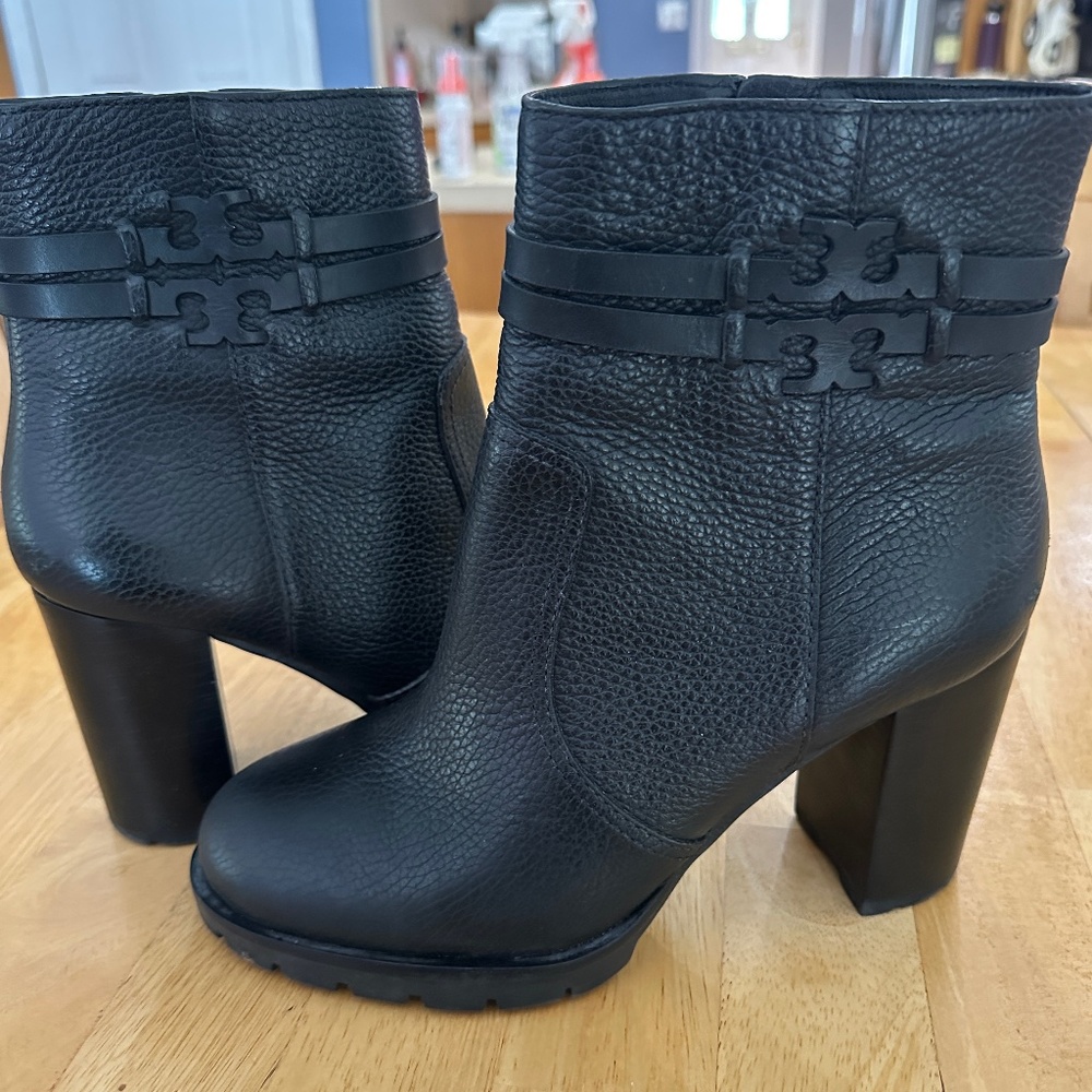 tory burch leigh lug sole bootie